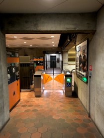 A picture of the faregate.